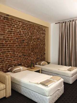 Хостелы Vel House Пловдив Большой двухместный номер с 1 кроватью или 2 отдельными кроватями-4